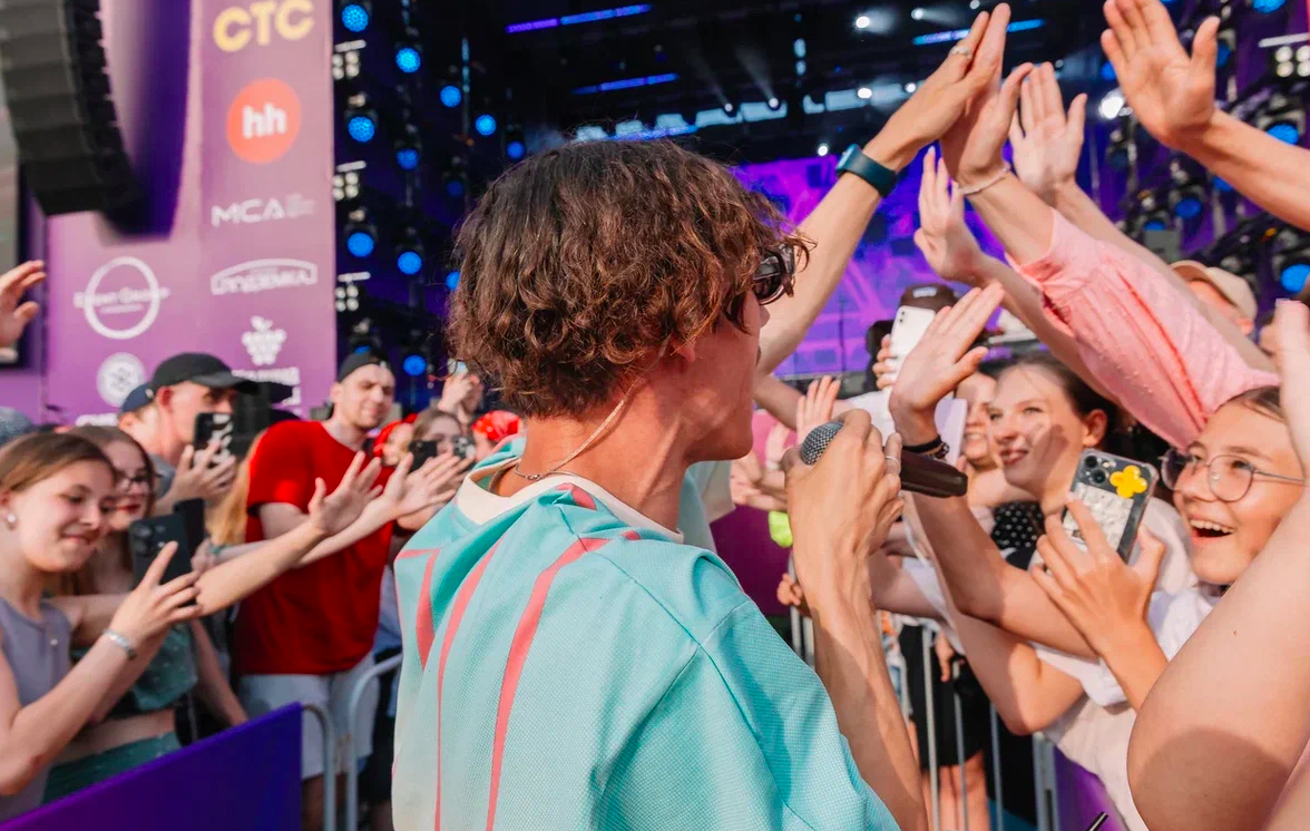 Фото Орали «Сигма-бой» и «А у реки». Опубликованы яркие моменты Черника Music Fest в Новосибирске 32